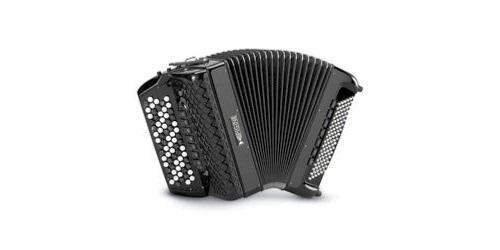 l'accordeon pigini concerto est le plus léger des accordéons à 3 voix avec mentonnière